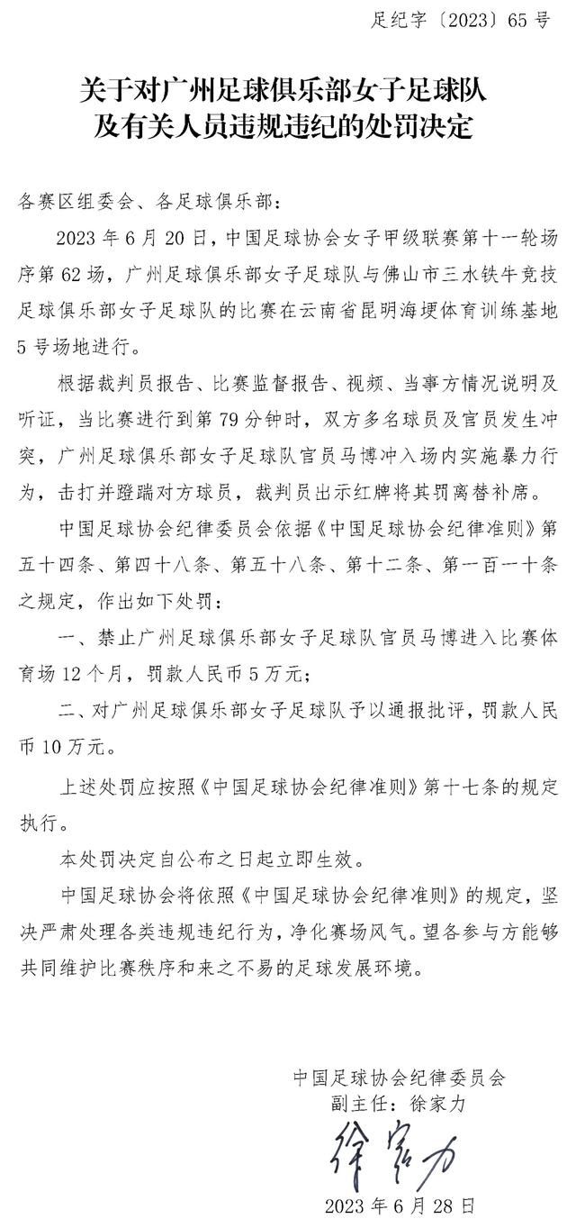 为了应对戏里戏外高强度的挑战，他们常带剧组的男演员一起健身，进行体能储备